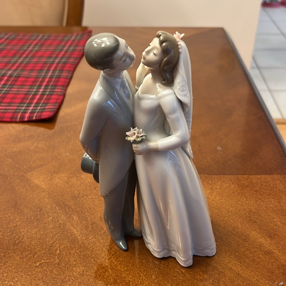 Lladro Elegant Wedding -Lladro - Picture 4 of 7